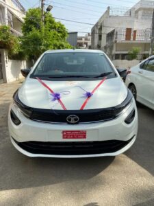 tata altroz taxi services in lucknow